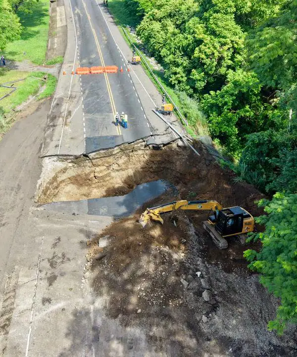 Route 27: The sinkhole affecting thousands of trips to the Pacific