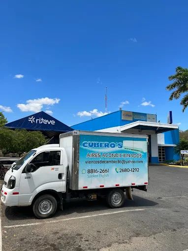 Aires acondicionados, Rolando Cubero.