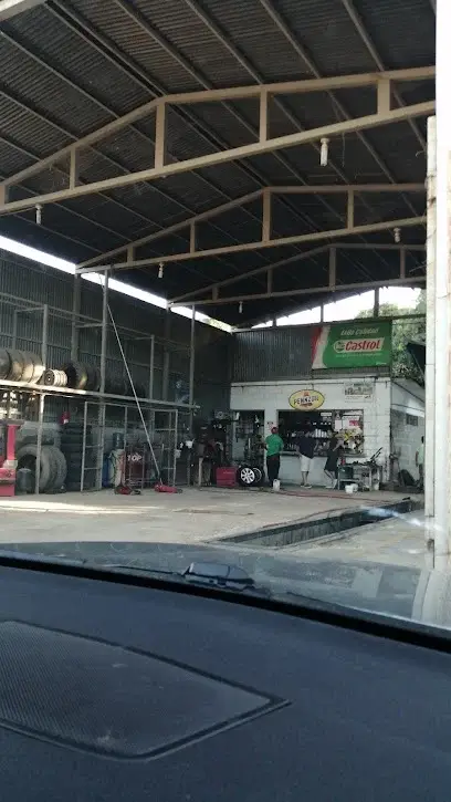 Lubricentro Ale — oil change — storefront photo